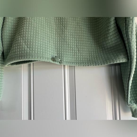 Cropped Long Sleeve Pullover - Picture 3 of 5